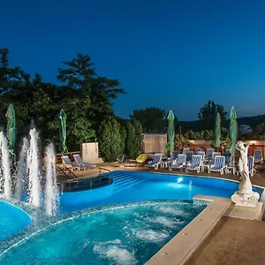 семеен Golden Place Hotel